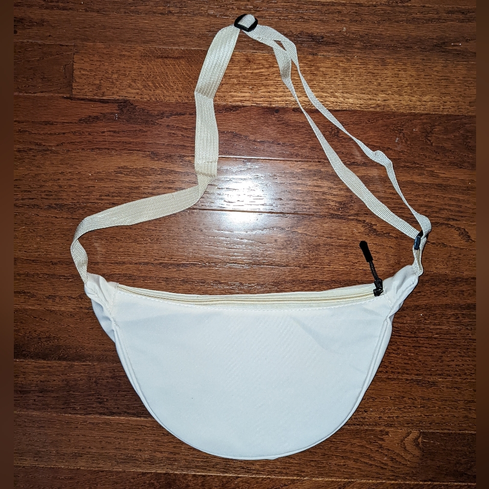 WHITE BANANA BAG